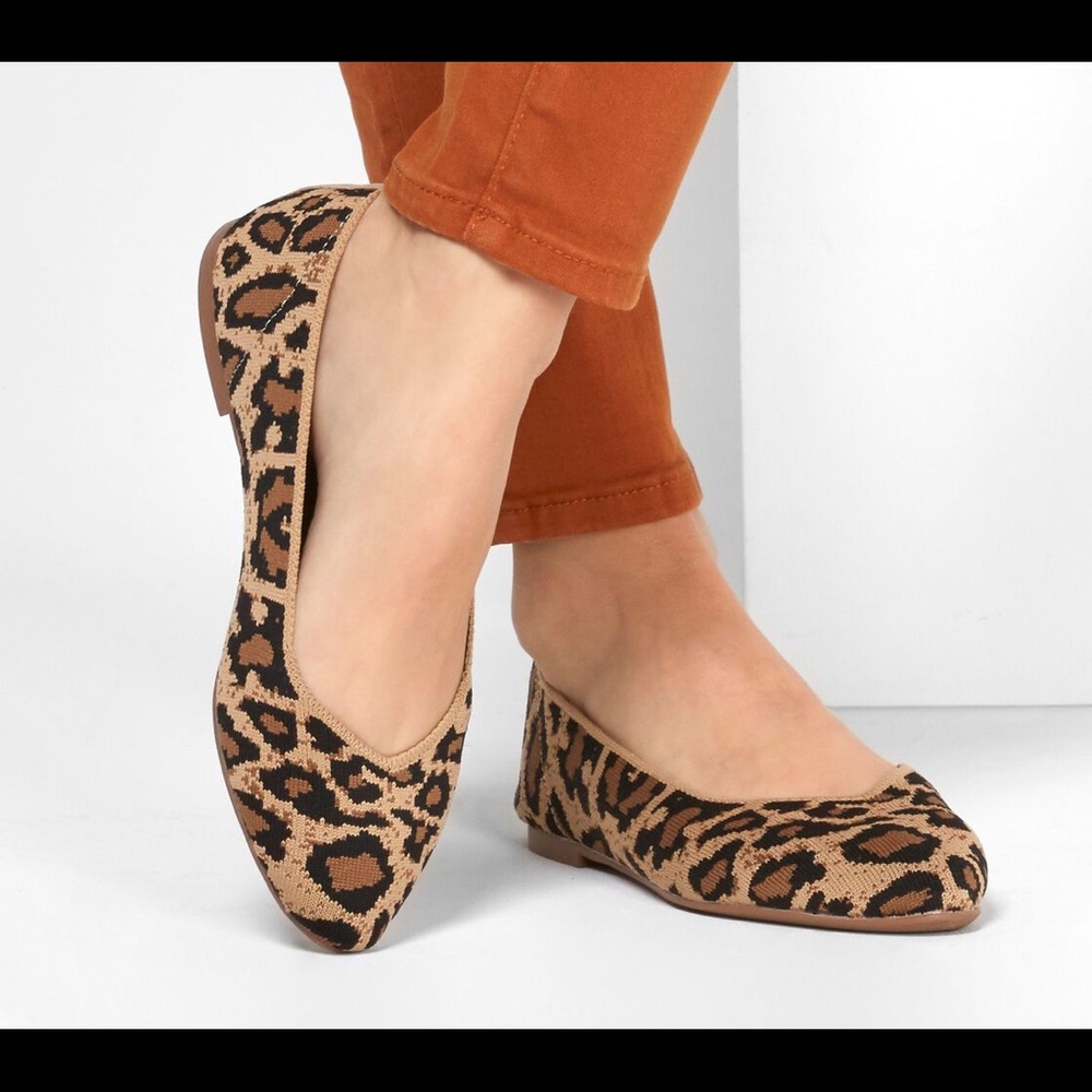 Skechers Cleo Claw-some Memory Foam Leopard Flats Size 9
